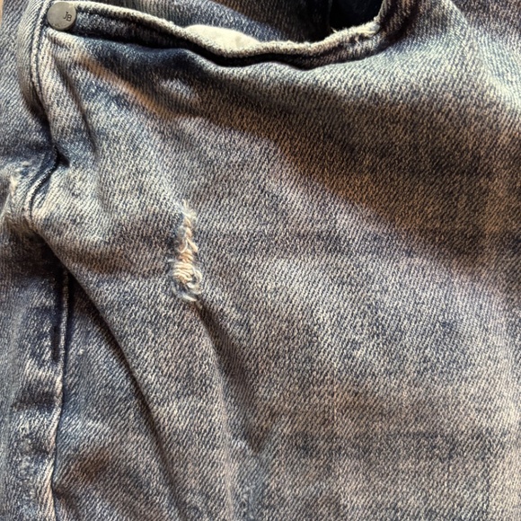 ➡️PRICED TO SELL!!  The Judy Blues you need for summer! - Picture 5 of 7